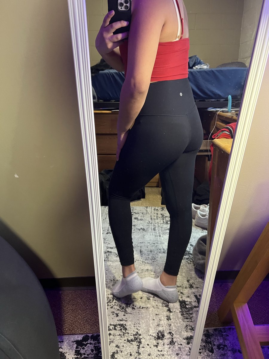 latinasissy13's tweet photo. I love the way leggings hide my little clit!🥰  #sissy #femboy #sissyslut https://t.co/qKmEYmgE7I
