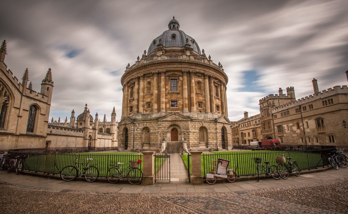 suavepudu's tweet photo. ( 🏛️ ) ¿alguna vez te has preguntado qué tan lejos puede llevarte un sueño cuando decides trabajar por él todos los días? 

— acompáñame desde Perú 🇵🇪 hasta las aulas de la Universidad de Oxford 🛬

abro hilo ♡ #studytwt #armytwt https://t.co/xsPtsVEk6q