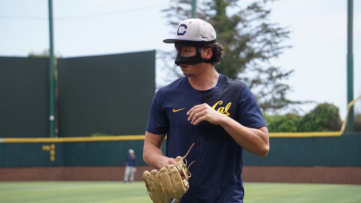 CalBaseball's tweet photo. 𝑩𝒂𝒕𝒎𝒂𝒏 𝑹𝒆𝒕𝒖𝒓𝒏𝒔 (𝟏𝟗𝟗𝟐) 🦇

#GoBears https://t.co/6pcRX5Cb4d