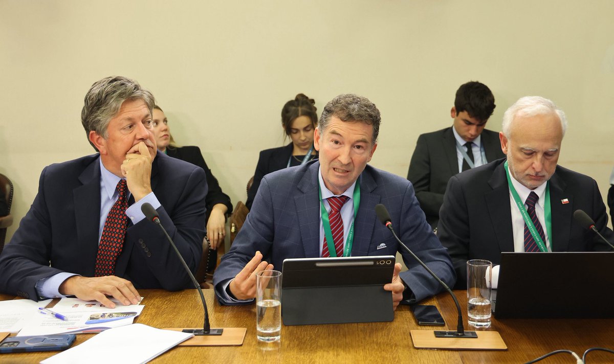 mop_chile's tweet photo. El agua es un desafío prioritario para el desarrollo del país.
El Ministro(S) Balmaceda, expuso ante la Comisión de Recursos Hídricos y Desertificación los ejes de trabajo 2026–2030: riego, agua rural y desalinización, como respuestas concretas frente a la escasez hídrica. https://t.co/PywjsuJH8z