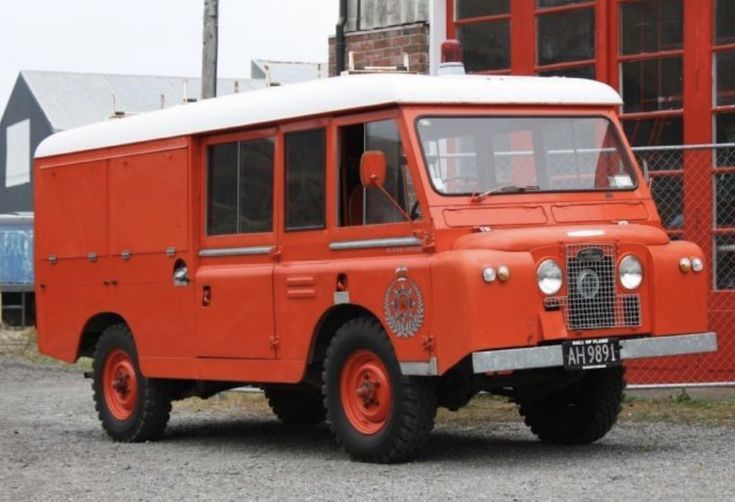 QuirkyRides's tweet image. #1960s #LandRover 109 series #fire tender🔥🚒