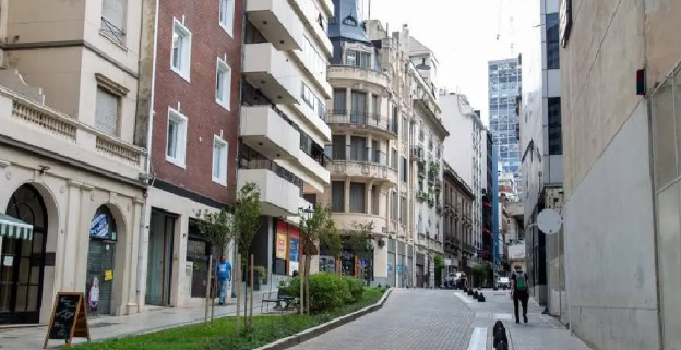 bueprop's tweet photo. ⭐️ NOTICIAS INMOBILIARIAS ⭐️
El microcentro se reinventa como barrio residencial y se consiguen departamentos a mitad de precio.

📱Lama al 11 5760 0000 
😊Atención personalizada    
🌐https://t.co/HZauSuidzs
https://t.co/rqGTsTpMyq

ver: https://t.co/pPyYY7bi2Q https://t.co/YIC1tgoLP9