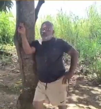 A pose do pai da Chaiany mandando recado kkkkkkkk