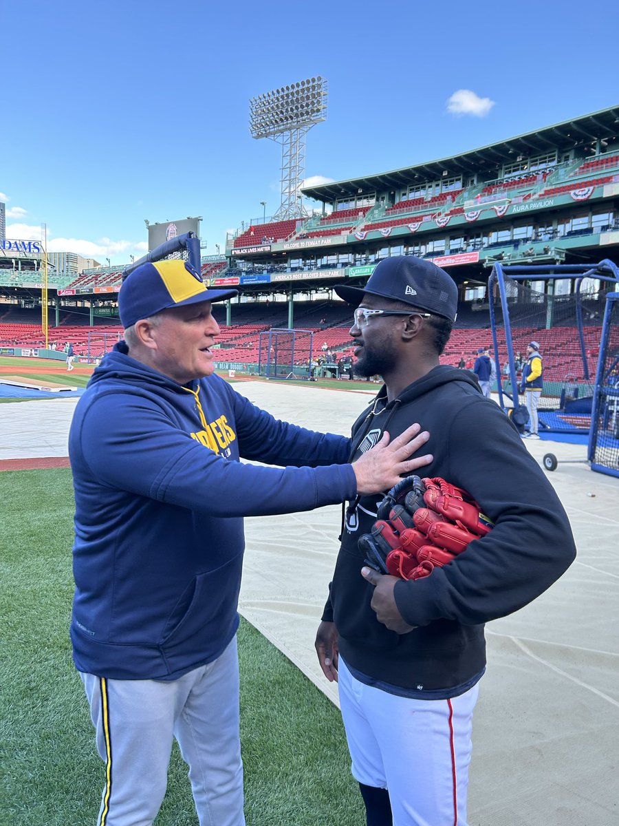 Curt Hogg tweet media