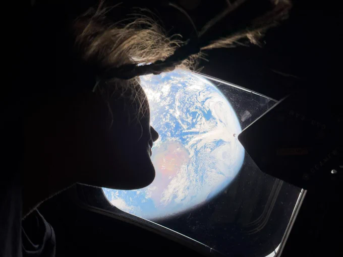 Instead of Doom scrolling, go Moon scrolling instead with this high res photo/video gallery of the #ArtemisII mission. All these are excellent visual ref for #VFX folks as well. Thank you thank you thank you ( Link to gallery in comments section below )