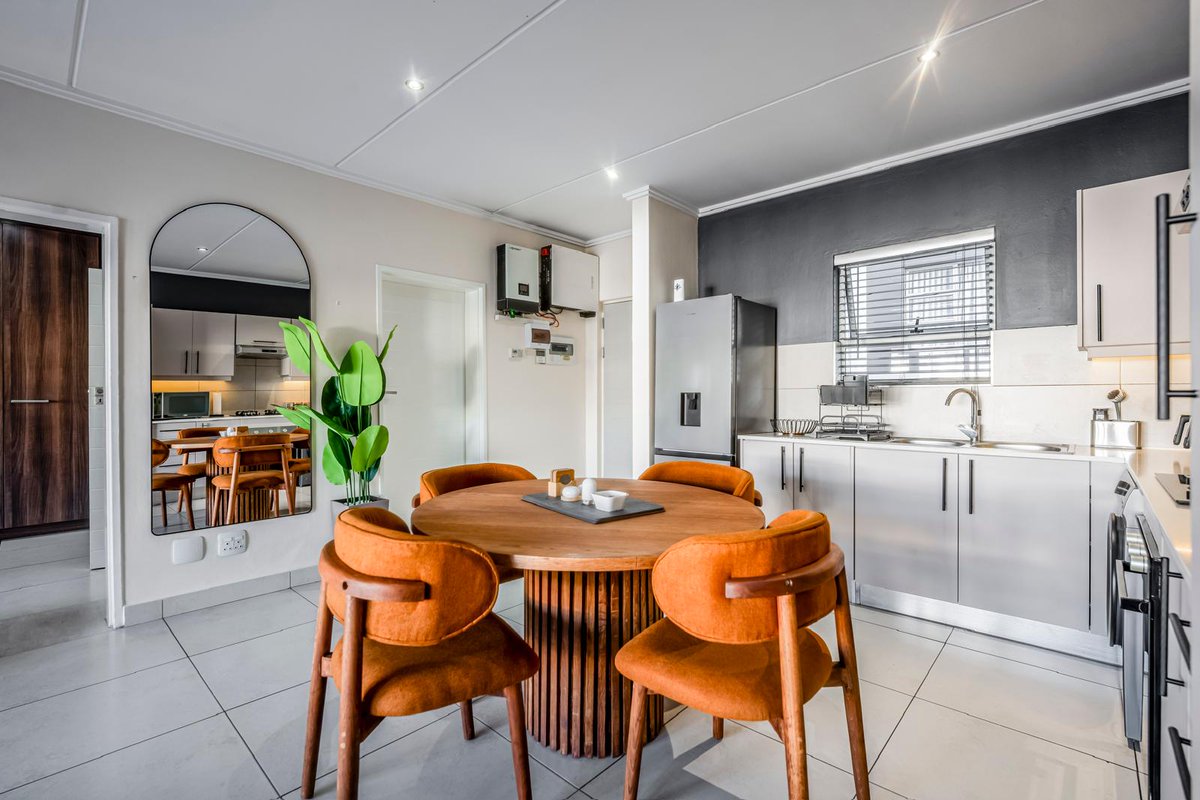 Queen Yama plugs 🔌 tweet media