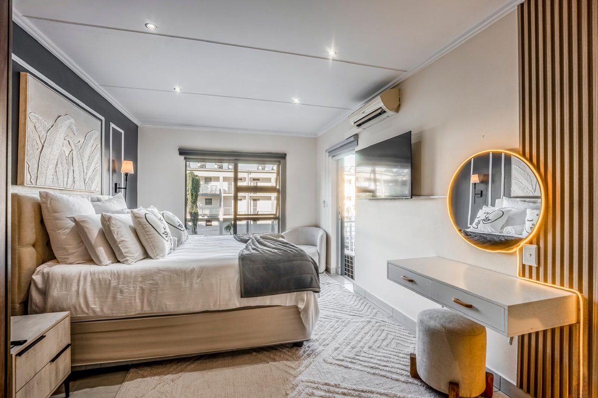 Queen Yama plugs 🔌 tweet media