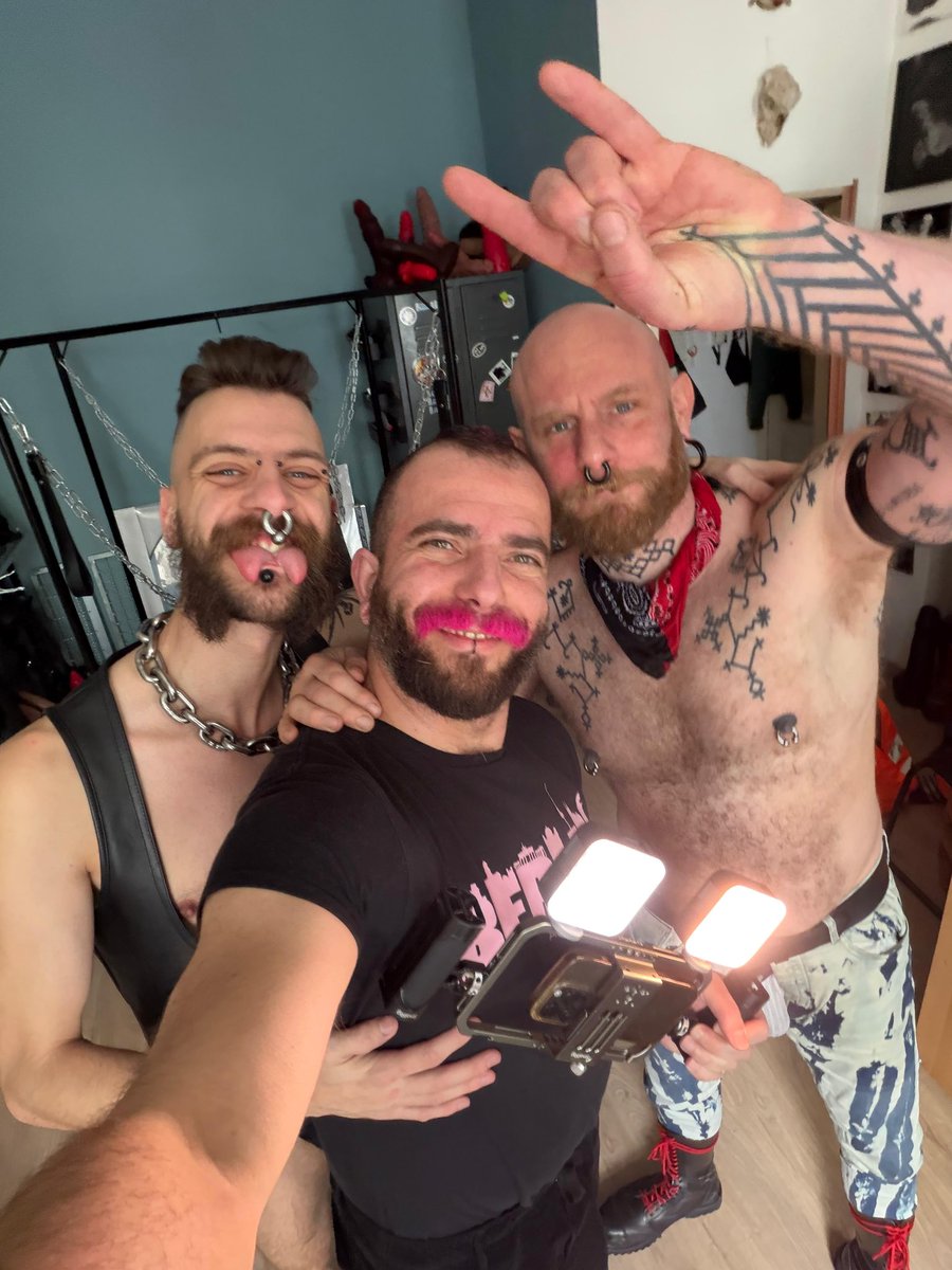 BUCK HUNT tweet media