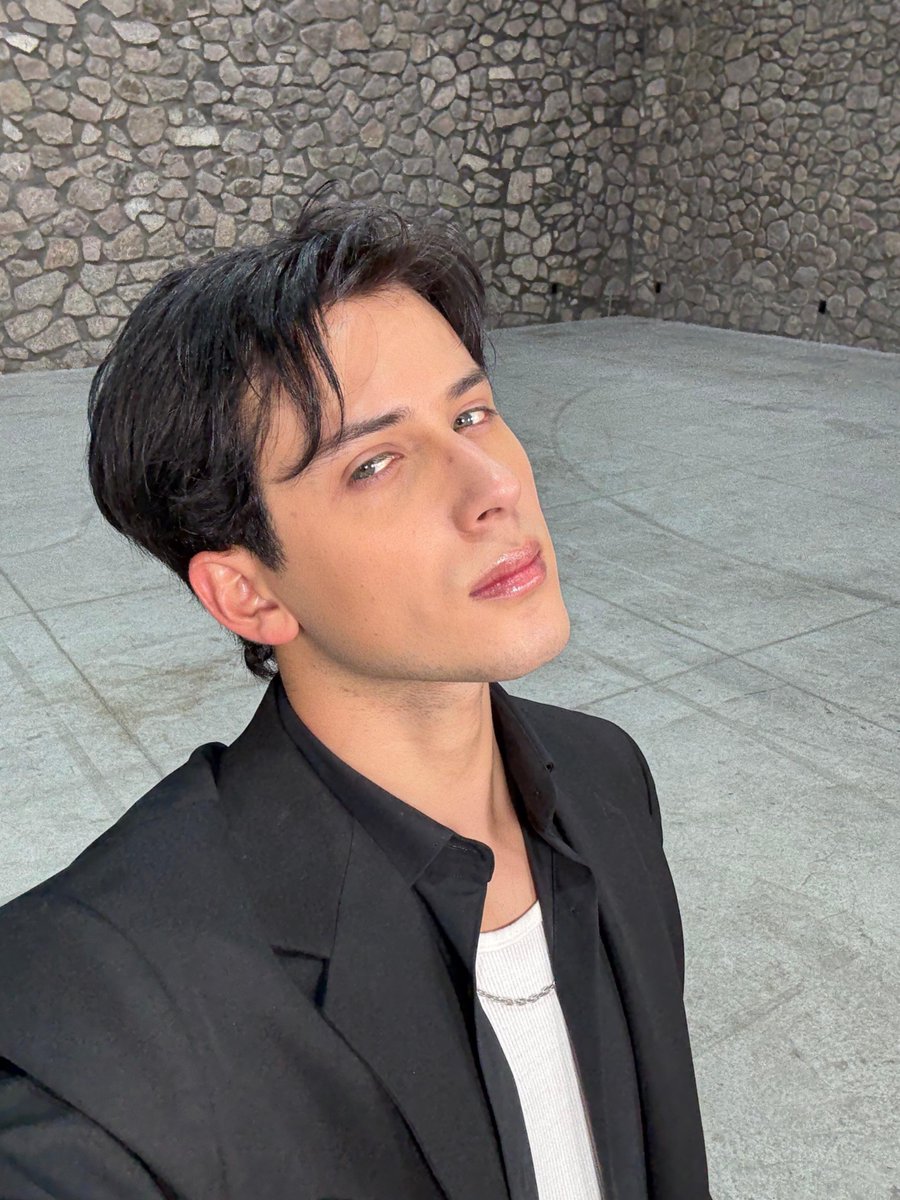 sarah 𝜗𝜚˚⋆ DUAL tweet media