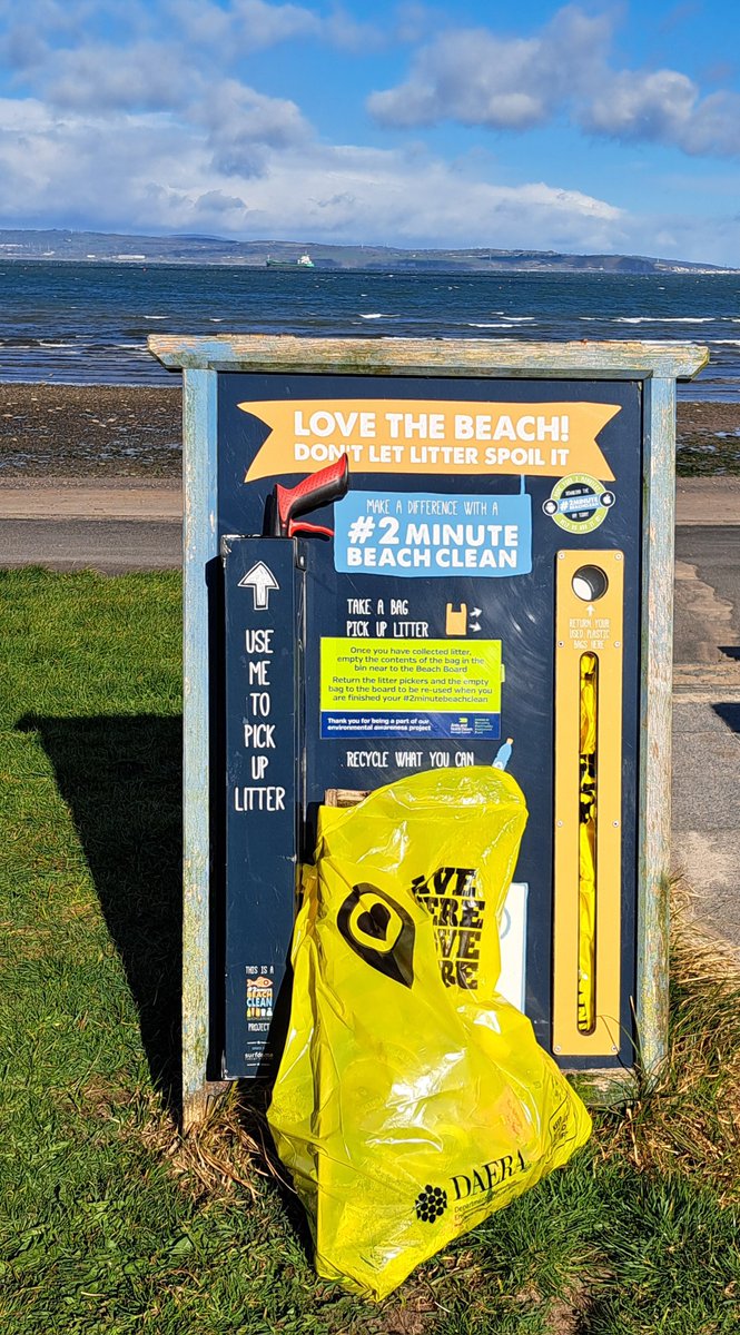 KarenDouglas_NI's tweet photo. #2minutebeachclean of #BallyholmeBeach One bag lifted inc: glass bottles, plastic bottles, cans, plastic crisp packets, wet wipes, cig butts, plastic wrappers, plastic ice-cream spoon, plastic lighter, a balloon #BigSpringClean #DontBeATosser #LeaveNoTrace ♻️🚮🏖🌊🦑🐬🦀🐳🐠🪼🐝 https://t.co/GfS72JnH2s