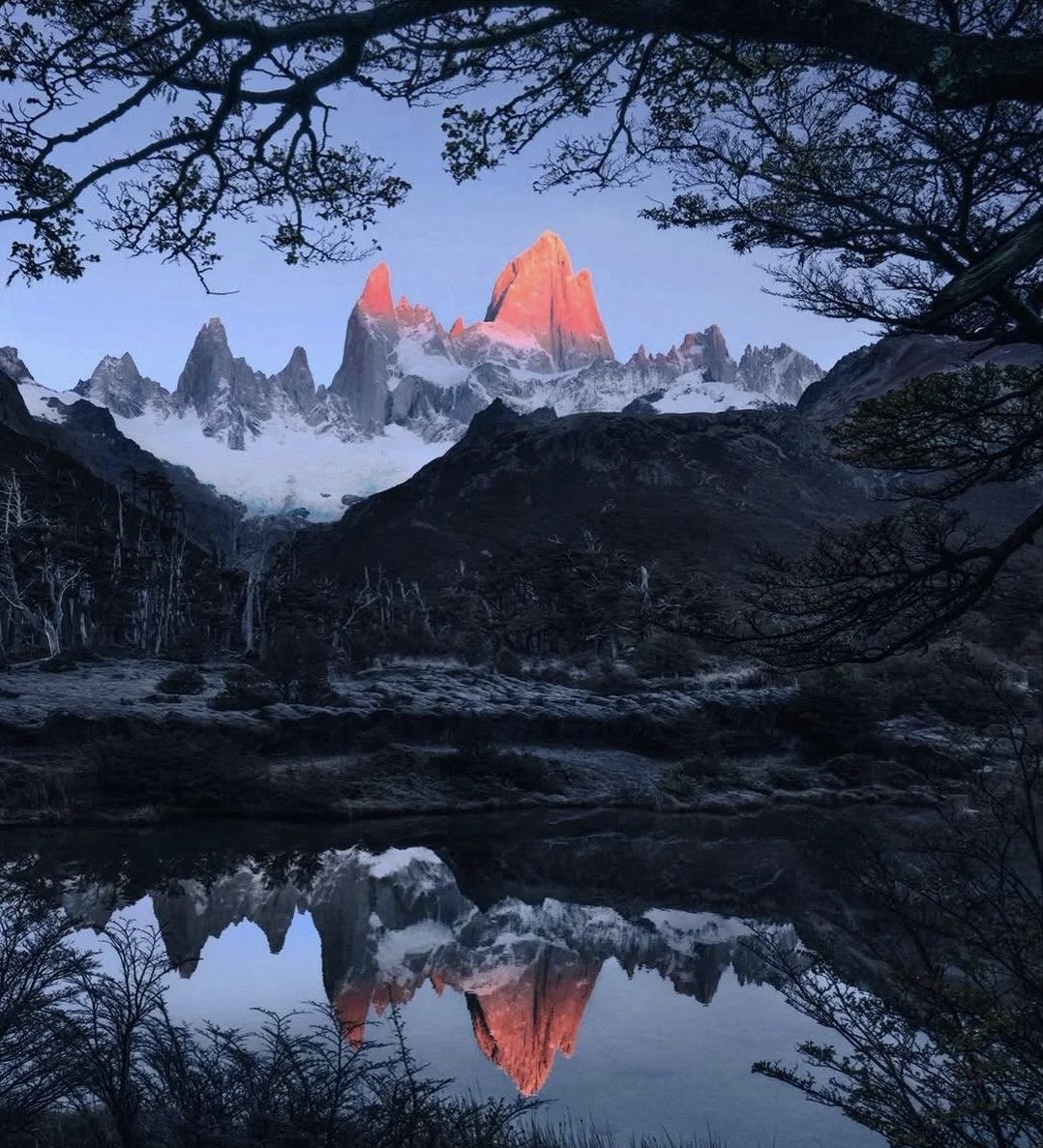 mshafqat72's tweet photo. Rising like a jagged crown over Patagonia, Mount Fitz Roy stands fearless against the sky where golden sunrise kisses icy cliffs and every step feels like a journey into the wild.๐๏ธโจ
#MountFitzRoy #Patagonia #Argentina #NatureLovers #AdventureAwaits #MountainMagic #TravelDreams https://t.co/jOp5RoZ75G