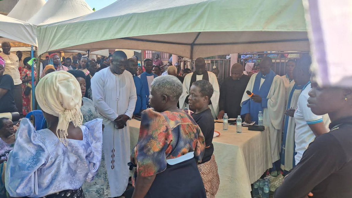 NkunyingiMuwad1's tweet image. Joined mourners for the burial of the late Mzei Sseguja Aston of KITEEZI, Kyadondo East, He has been an influential elder. I extended our condolences and shared widely with the mourners on National issues. 
#MP KYADONDO EAST