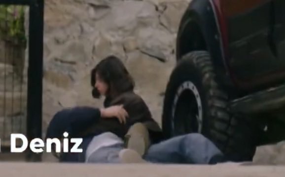 isosempatizani's tweet photo. sadece fadimenin bacağının konumuna bakın https://t.co/xRSgvi1kzI