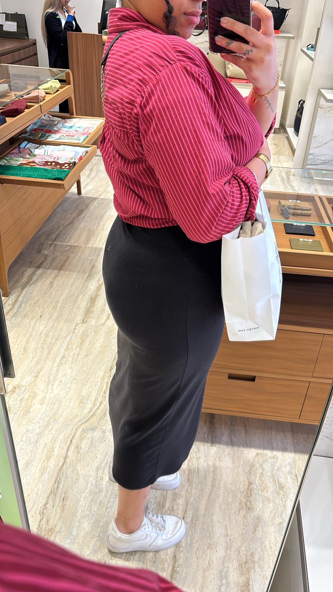 lady violet tweet media