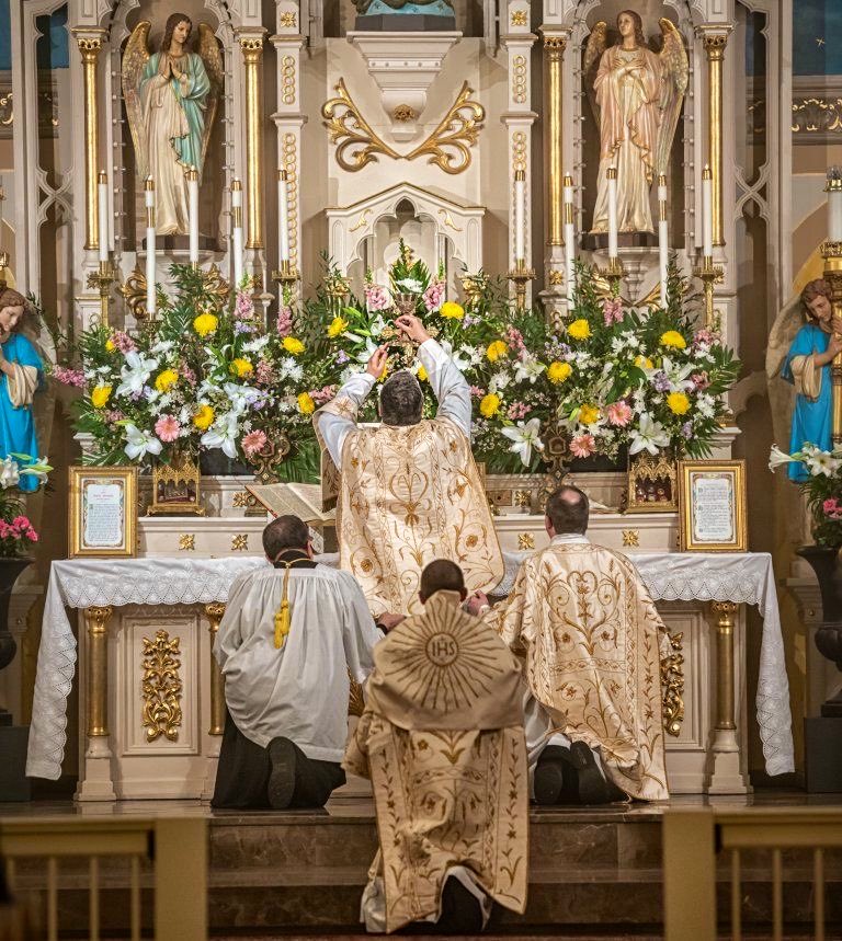 Pray The Rosary tweet media