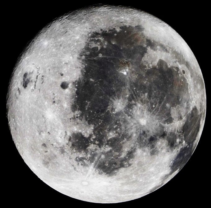 konstructivizm's tweet photo. For the first time, humans can see the entire Orientale Basin
NASA
Orientale basin is on the left edge of the lunar disk in this image. Artemis II marks the first time that humans have seen the entire basin.

Orientale is the textbook multi-ring impact basin used as a baseline to compare other impact craters on rocky worlds from Mercury to Pluto.

Credit: NASA