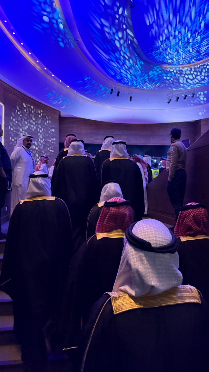 mmdkrdy9's tweet photo. الحمد لله الذي بنعمته تتم الصالحات اليوم حفل تخرجي بدرجة بكالوريوس قسم الفيزياء الله يوفقنا  بالجاي ❤️❤️🎓 https://t.co/0xAgwJPJAN