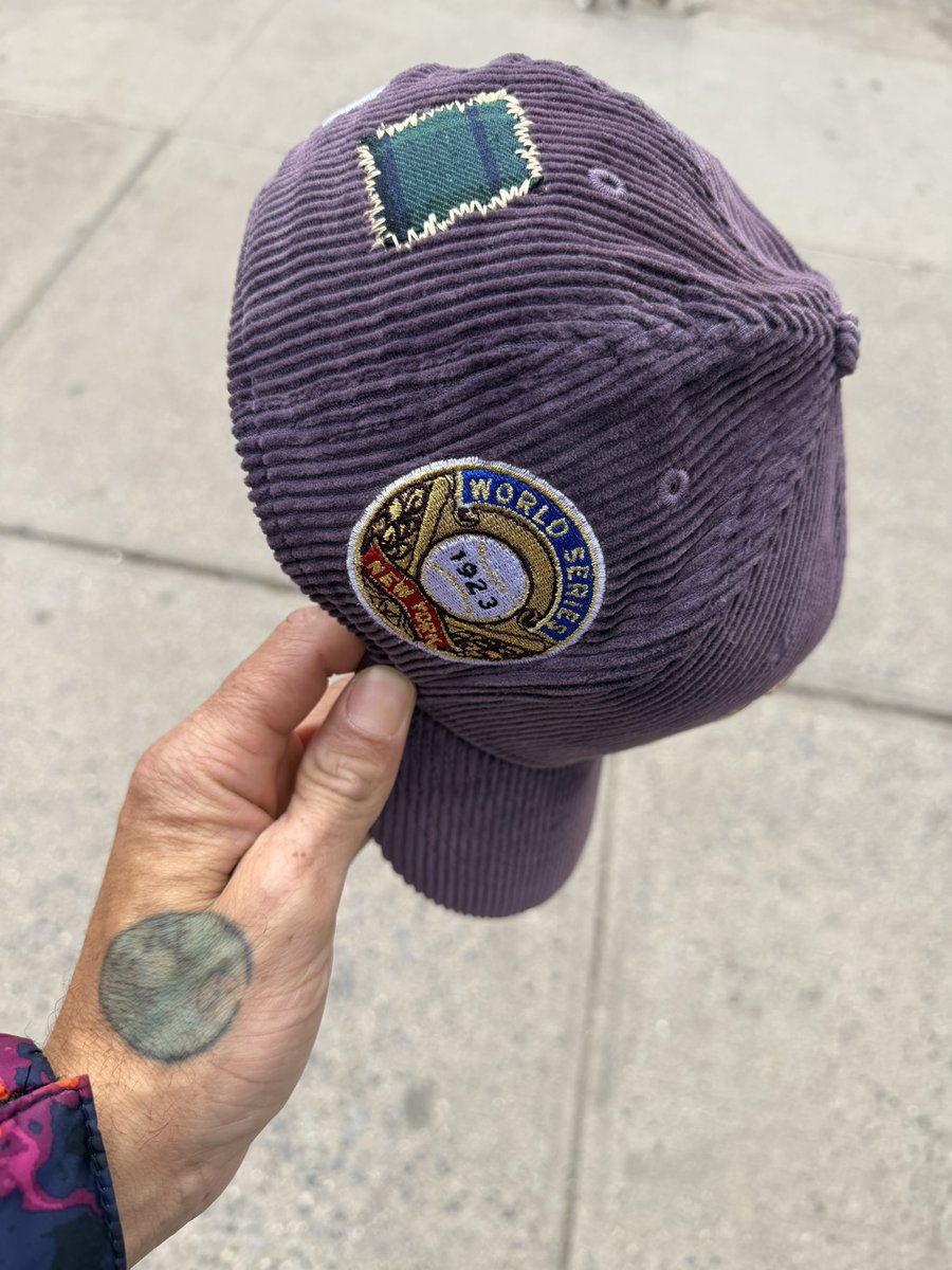 TheManWithESPN's tweet image. #PINdejos🫏
#StartingCapFive🔱
#FOTD🧢
New York #Yankees⚾️
All Corduroy Button &amp;amp; Patchwork🧶
Always #RepBx
Day Runner🏃🏻