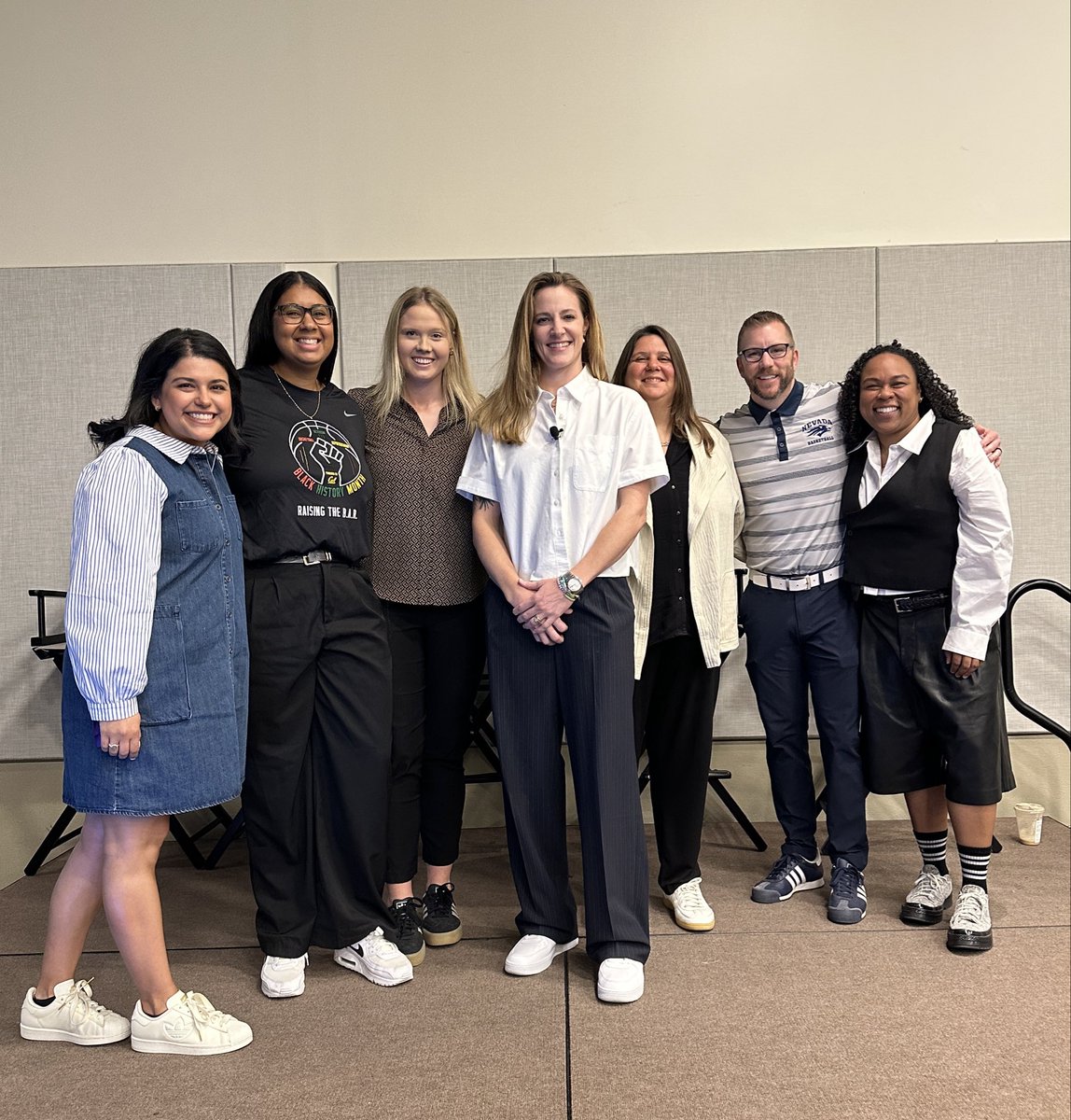 Megan_3434's tweet photo. Honored to speak at the @WBCA1981 Convention in Phoenix, AZ. It was a wonderful panel with our Director of Women’s Basketball Operations Board. Thank you to @42SaraMo and @globalsande for your support and impact. https://t.co/ZEa5bgK8sy