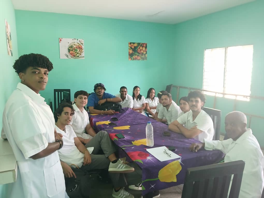 Seminario a estudiantes de medicina  sobre Enfermedades Cerebro Vasculares (AVE) por el Dr Julio Muro Mesa 
#UniversidadPorLaExcelencia 
#CubaEstáFirme 
#FidelEntreNosotros