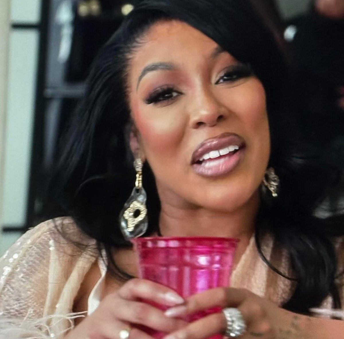 Eat That Bussy in the Hideaway 🍑 tweet media