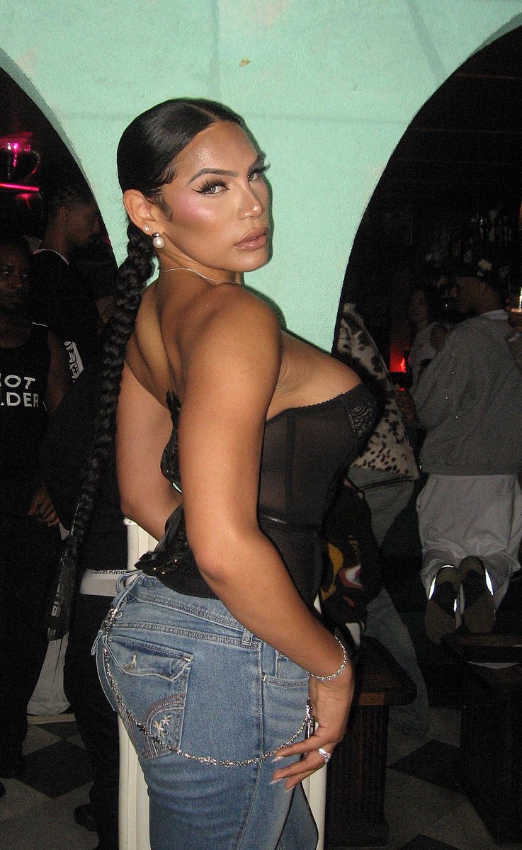 𝒞𝒶𝓁𝒾𝓈𝓉𝒶 (@p1nkchoppa) on Twitter photo 