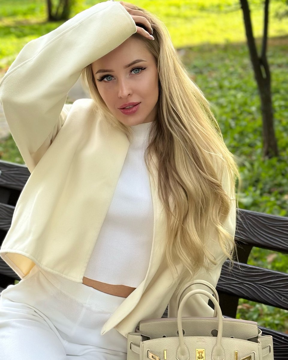 jay153422246550's tweet image. What are we doing today, ladies? Because I plan on doing absolutely nothing except enjoying this beautiful Easter. 🤍🌸🤔  #girltalk #lazyday #happyeaster #fyp