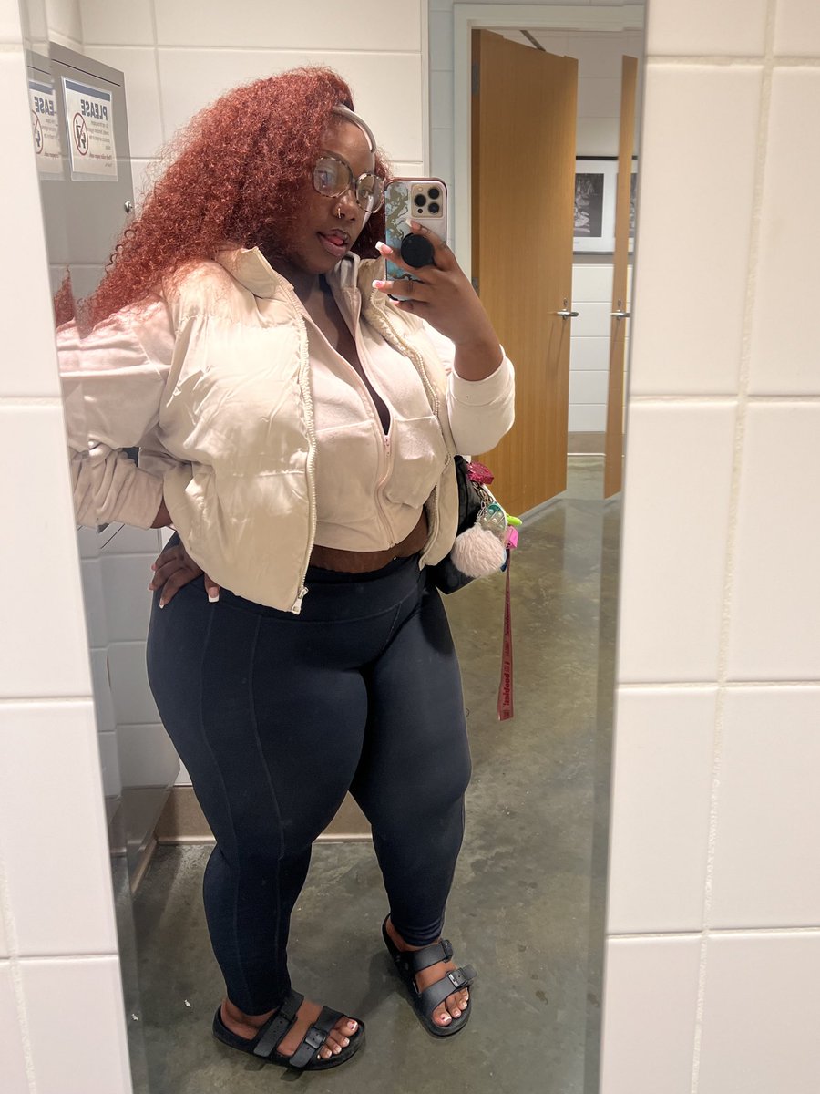 NeeNeePrettyAssᥫ᭡ tweet media