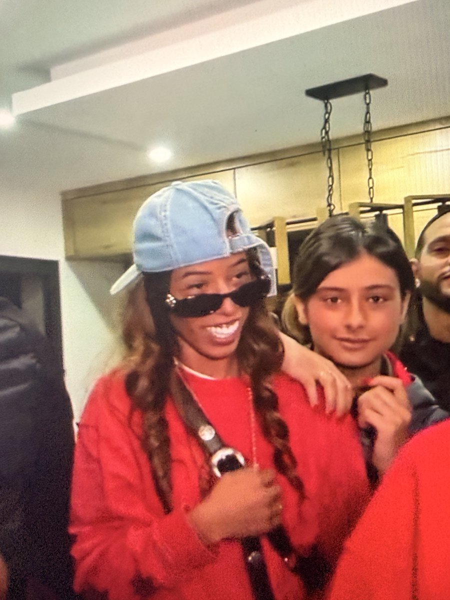 Mouna croqueuse 2 teton tweet media