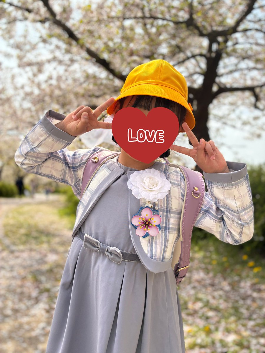uni_0413's tweet photo. 入学式でした🌸
学童で仲良くなった子と同じクラスでよかった〜！！
入場、退場も堂々としていて誇らしいぞ！！
そして怒涛の名前付けに追われております、きっとみんな一緒だよね、頑張ろうね〜✊💦 https://t.co/r3AYRt0Odm
