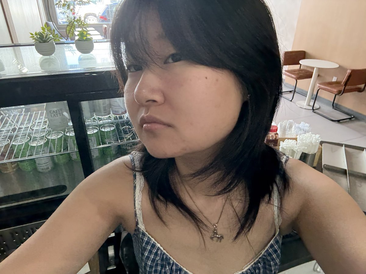 's tweet image. Me at work #meow