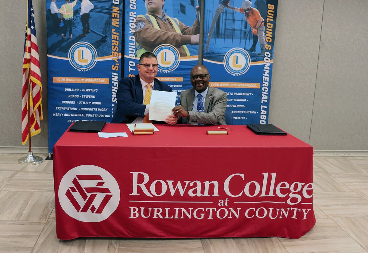 trainliunanjde's tweet image. 🎉 @RowanBurlington &amp;amp; @LIUNA's latest partnership recognizes the educational value of @TrainingLiuna courses, making it even easier for our members to earn an AS in #ConstructionManagement.

#Local172 members Lou Potts &amp;amp; Tyrone Brown were the first to enroll in the new program.