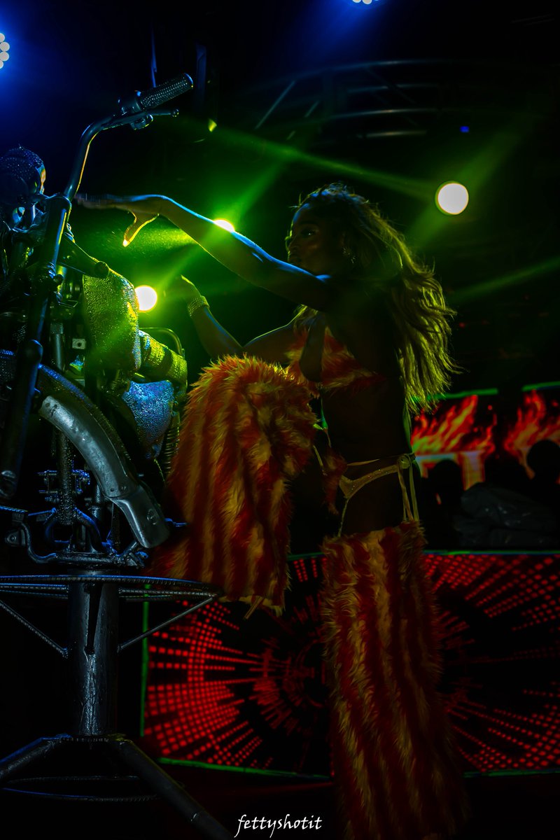 Fettyshotit tweet media