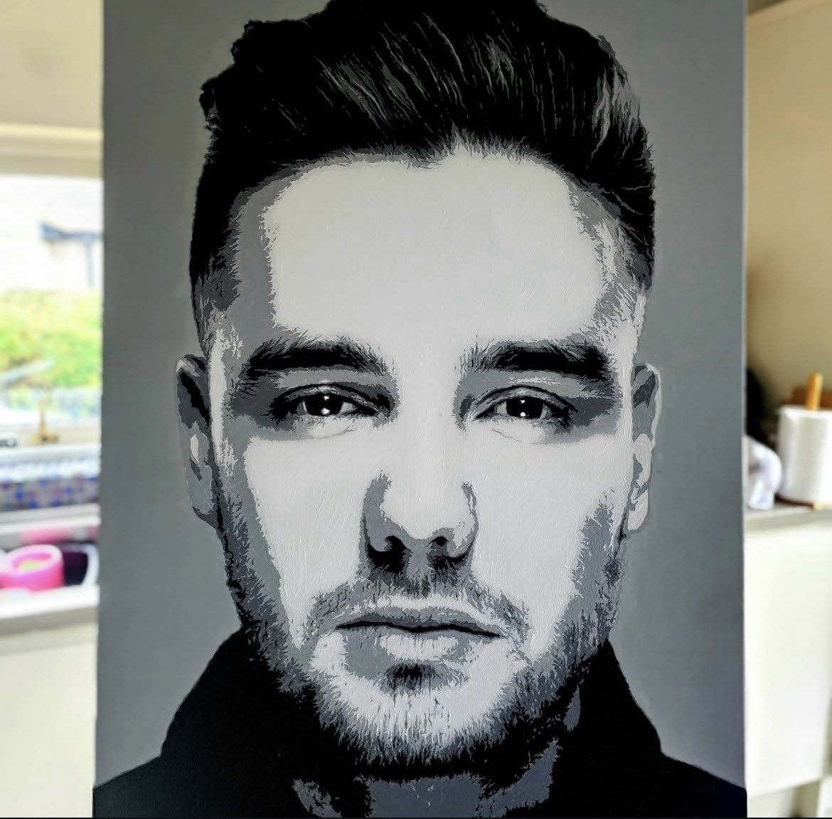 1Dnews_Control's tweet image. 💛A self taught artist from Dublin painted a portrait of Liam and gave it to his family! 

What a beautiful painting of Liam and also a beautiful thing to do! 

RIP Liam 🪽

#LiamPayne 
📸 andre_mooney_art