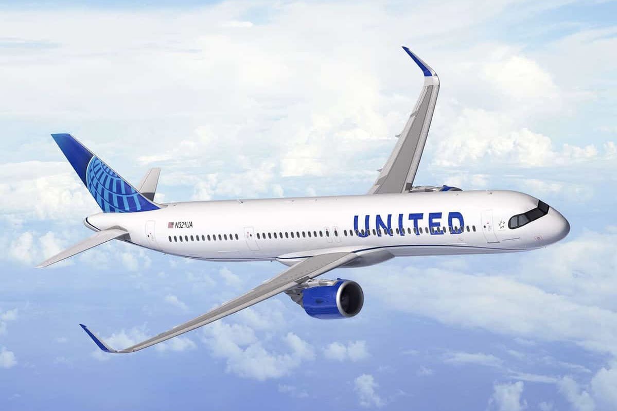 SoleRetriever's tweet photo. CELEBRATION OF AVIATION: United Airlines has teamed up with adidas for a limited-edition Samba to celebrate its 100th Birthday ✈️

The shoes are exclusive to United Airlines employees 🔒 https://t.co/l3UL7kCCtx