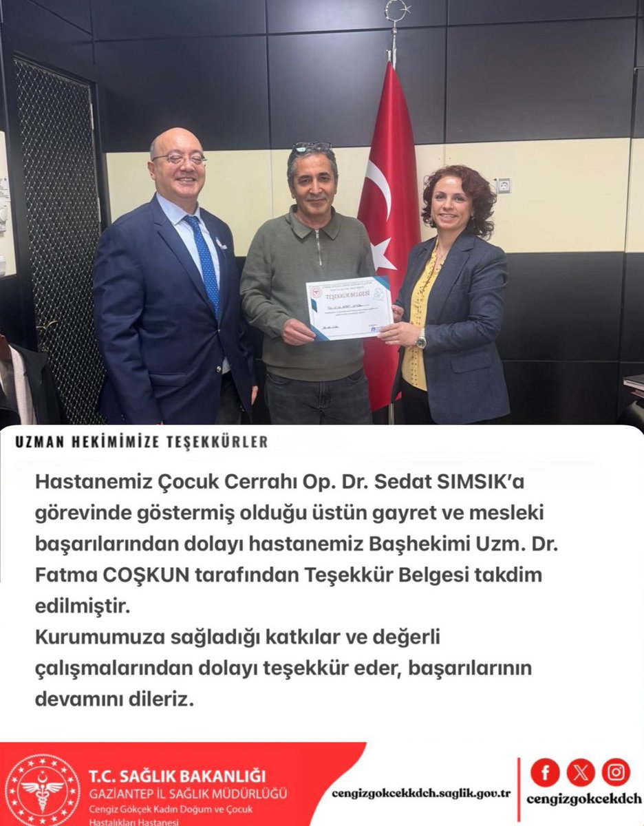 CengizGokceKdcH's tweet photo. 📌UZMAN HEKİMİMİZE TEŞEKKÜRLER
Hastanemiz Çocuk Cerrahı Op. Dr. Sedat SIMSIK’a,  görevinde göstermiş olduğu üstün gayret ve mesleki başarılarından dolayı hastanemiz Başhekimi Uzm. Dr. Fatma COŞKUN tarafından Teşekkür Belgesi takdim edilmiştir https://t.co/SQhKu0jTfV