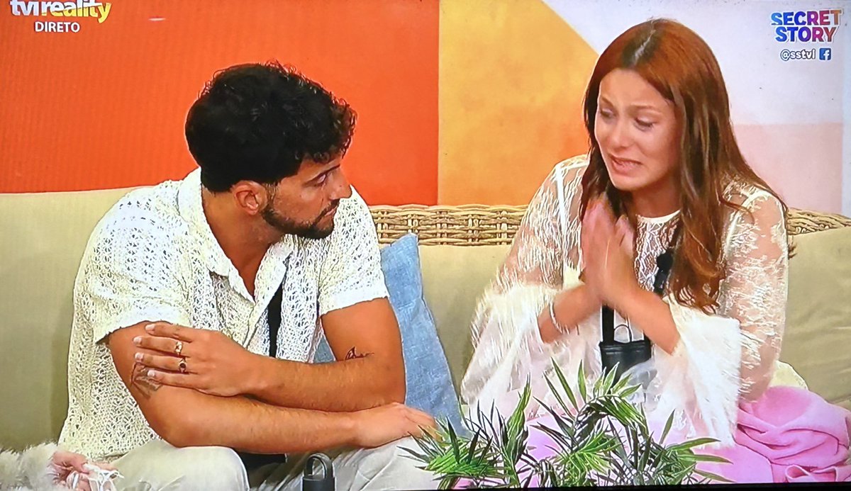 O Tiago a ouvi-la com toda a atenção 🥹❤️‍🩹 #sstvi