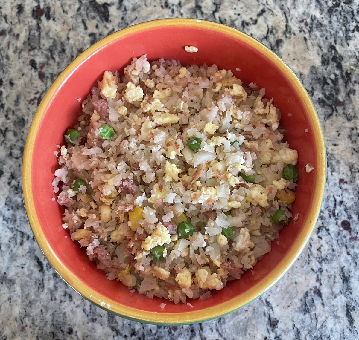 r4vras's tweet photo. eating DIS ORDER!!
cauliflower “fried rice” 
395 cal
35g protein https://t.co/MoYnor15K5