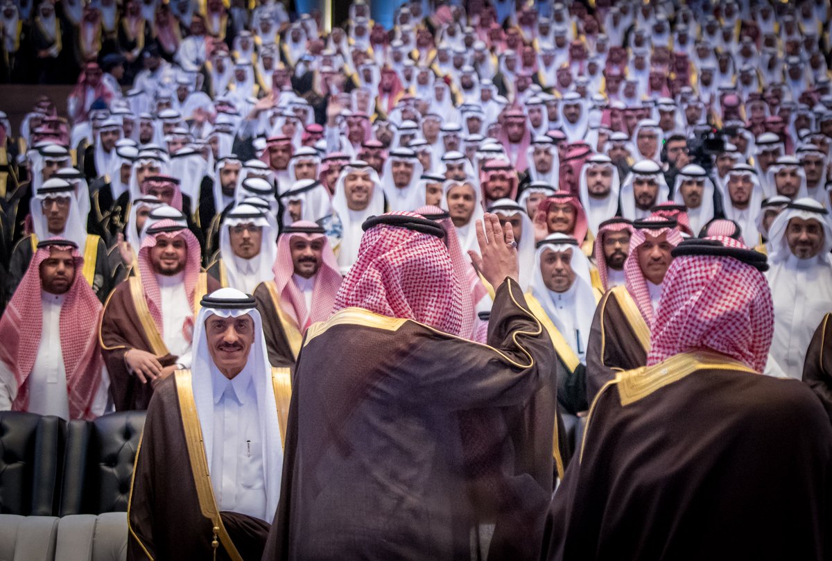 imarat_almadina's tweet photo. سمو الأمير #سلمان_بن_سلطان في صورة تذكارية مع خريجي #جامعة_طيبة. https://t.co/GCUUoGTDOw