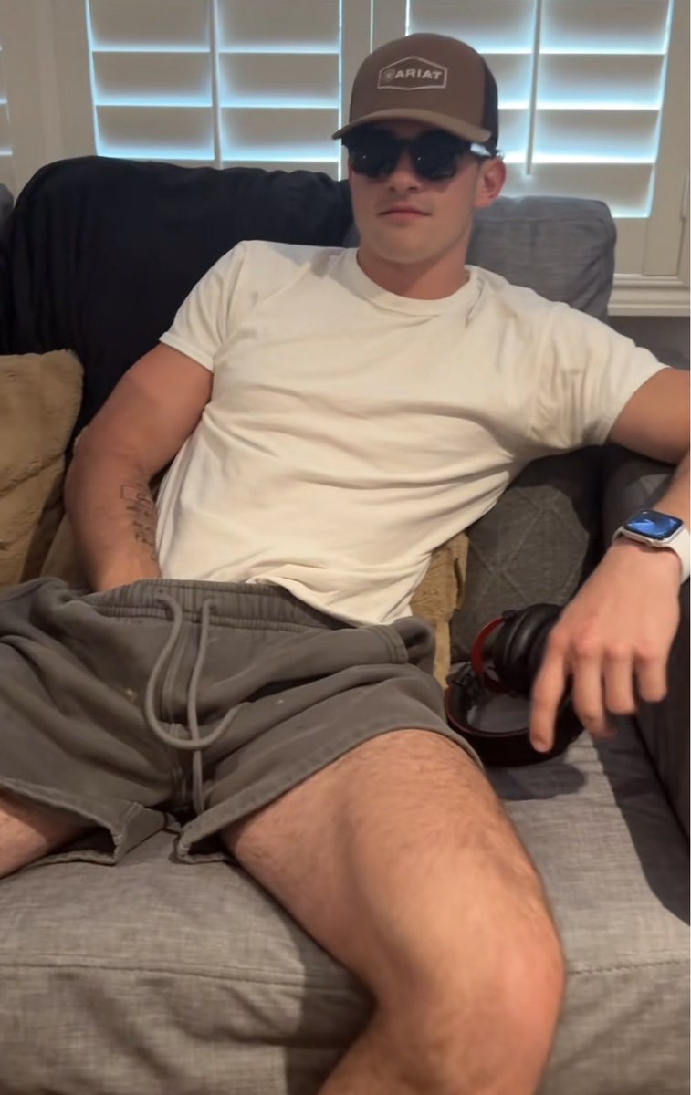 Jerk off in public bro