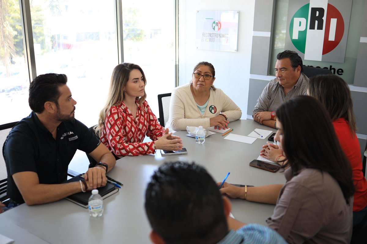 arianarejonlara's tweet photo. Reunión de trabajo con legisladoras/es federales y locales, donde dejamos claro que en Campeche hay rumbo, hay trabajo y hay compromiso.
Vamos con todo para #DefenderCampeche y seguir firmes por #México. 🇲🇽 https://t.co/nb7ICN9vqY