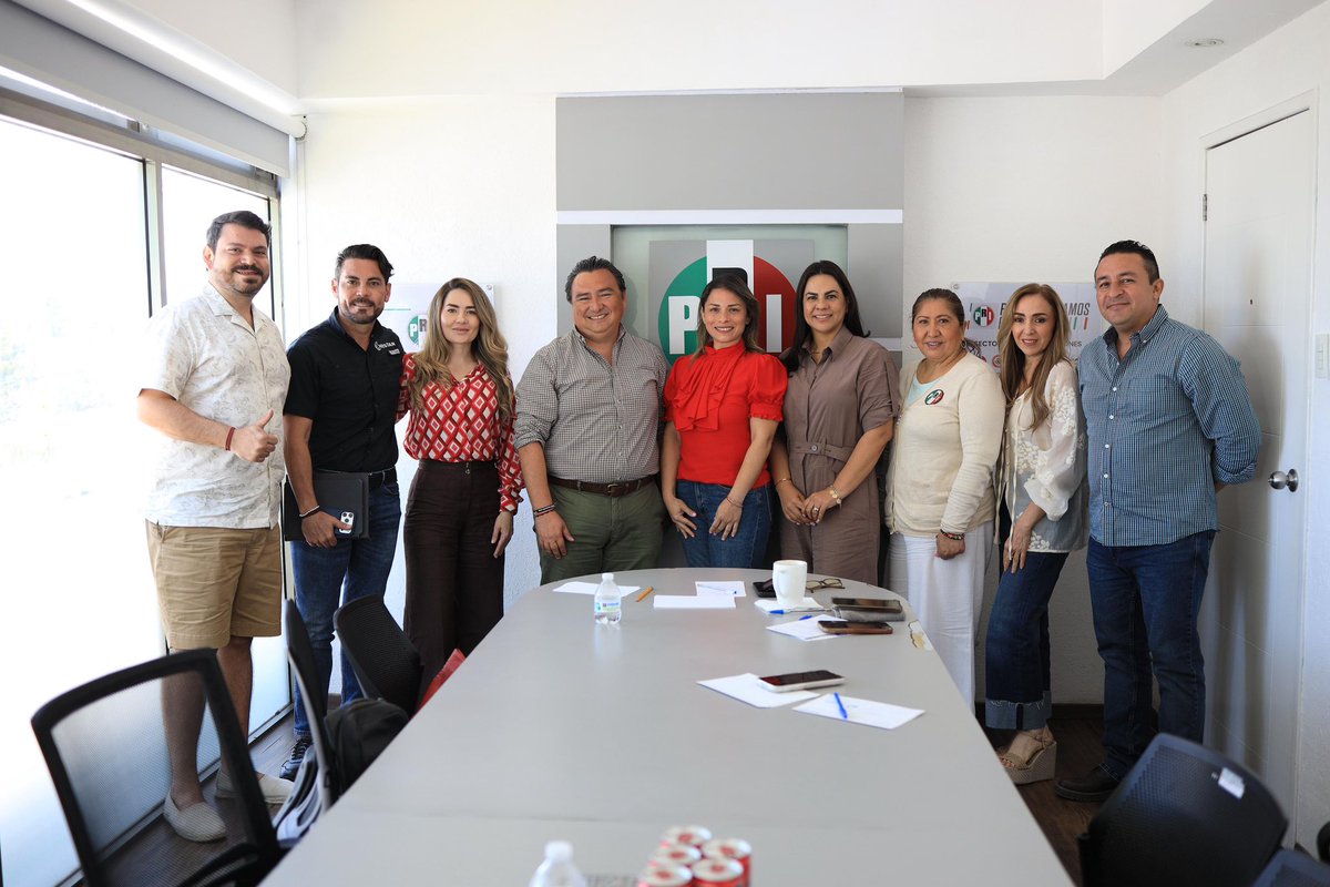 arianarejonlara's tweet photo. Reunión de trabajo con legisladoras/es federales y locales, donde dejamos claro que en Campeche hay rumbo, hay trabajo y hay compromiso.
Vamos con todo para #DefenderCampeche y seguir firmes por #México. 🇲🇽 https://t.co/nb7ICN9vqY