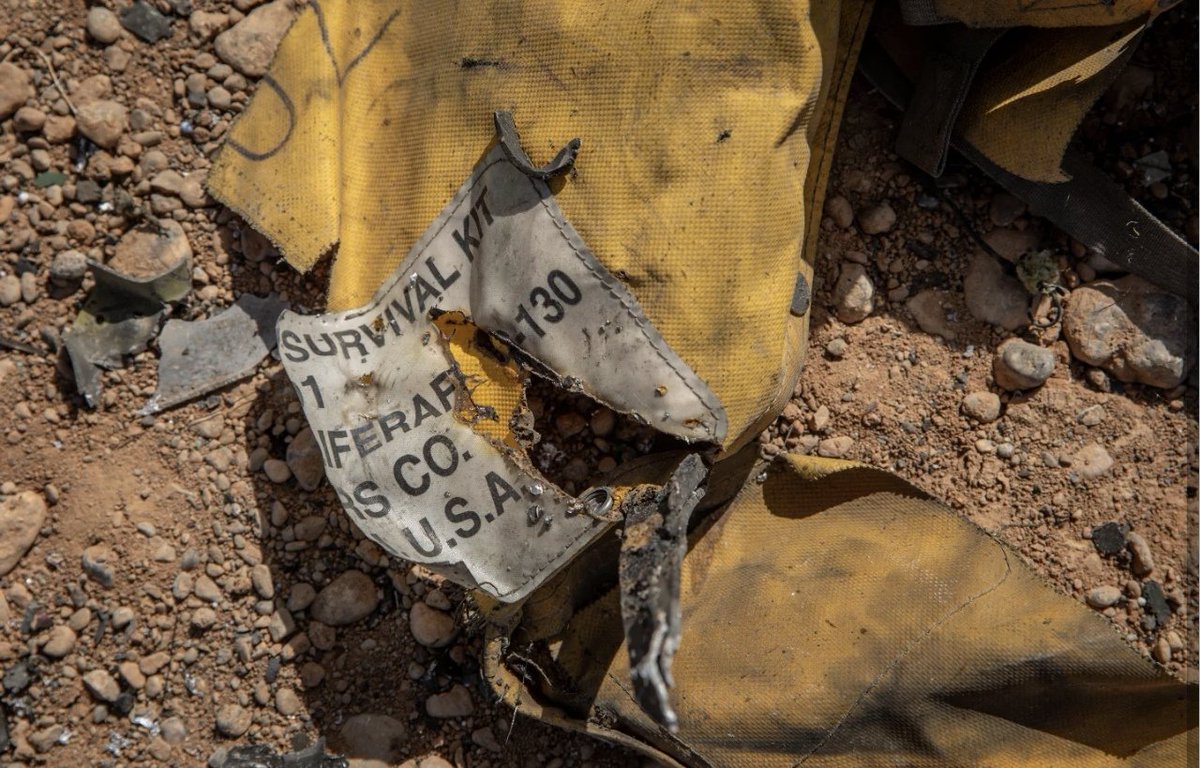 magnxsium's tweet photo. iranian photographer erfan kouchari has shared some photos from the site of the failed USraeli """rescue""" operation in the south of esfahan (🔗 below) https://t.co/yHgrMloFjb