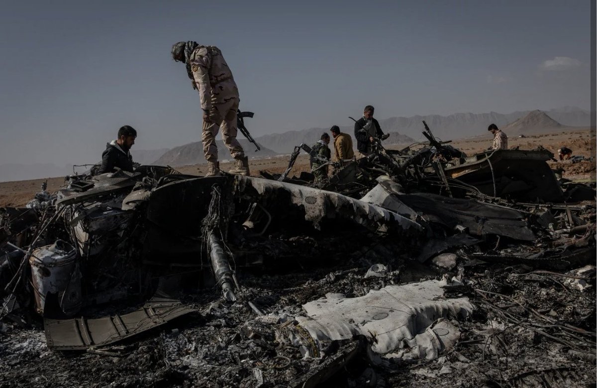 magnxsium's tweet photo. iranian photographer erfan kouchari has shared some photos from the site of the failed USraeli """rescue""" operation in the south of esfahan (🔗 below) https://t.co/yHgrMloFjb