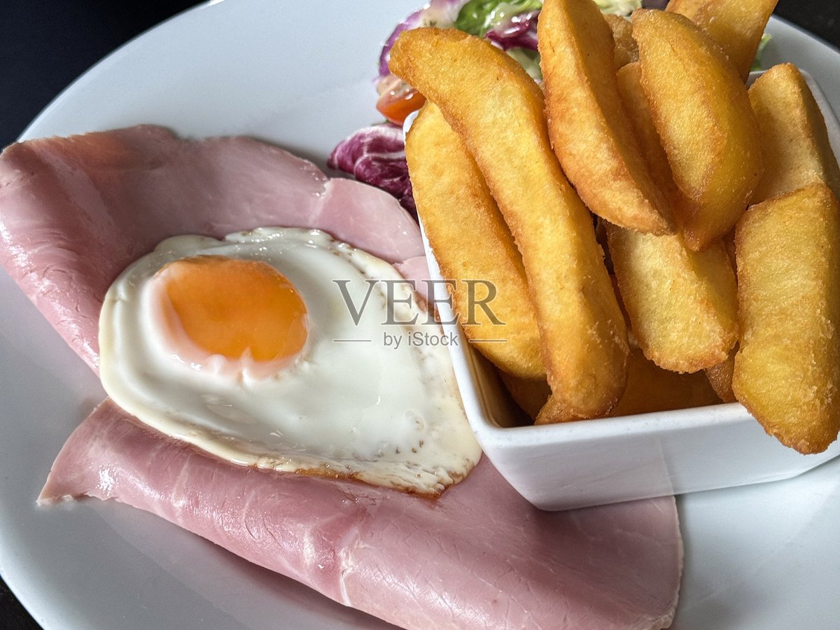 strike12strike1's tweet image. "Swap 200-calorie fried chips for 80-calorie roasted sweet potato wedges + a sprinkle of paprika!  Low-cal, high-fiber, and keeps you full longer—perfect for your weight loss goal. #减脂餐 #HealthySwap #WeightLoss"