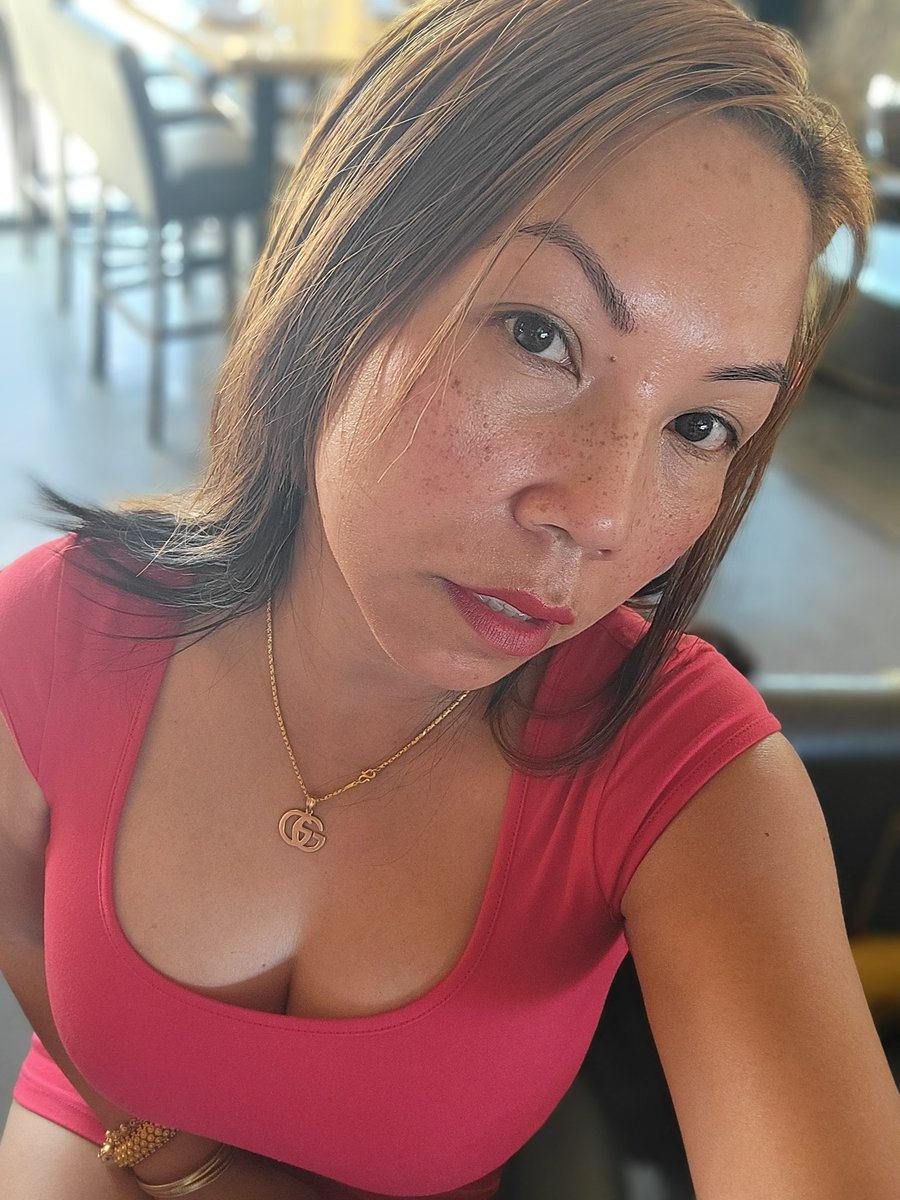 Sourine3's tweet photo. #selfie #alwaysstylish #nofilter #happyme #Gold4Ever #Gold #silver https://t.co/8WW8Ep7Q0M