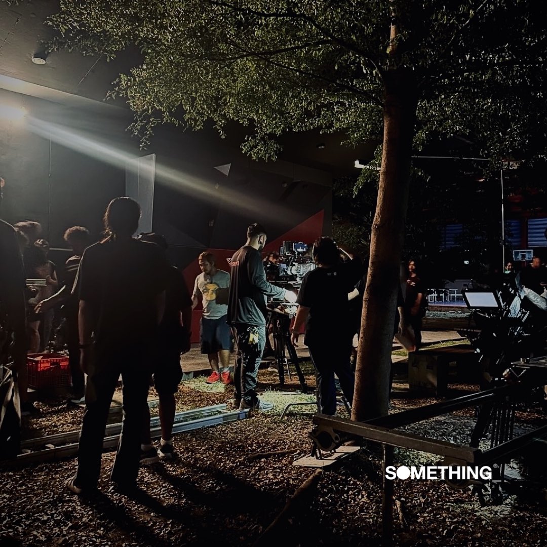 STH_Strategic's tweet photo. Rodaje nocturno. Semanas de preparación.. La complejidad de la grabar por la noche es sólo la parte visible.
Pero a e siente en el equipo. en la satisfacción del cliente cuando vislumbra lo que sale.
Cuando todo es complejo, difícil e incierto…
EMBRACE THE CHAOS
something https://t.co/tPBcD9t3cS
