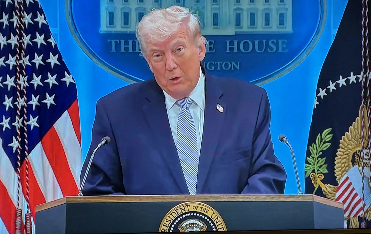 autostart24's tweet photo. Time to wake up world 🌏 Especially the United States
THIS man is out his depth!
#unbelievable #HowLowCanWeGo #War https://t.co/fiJqYWDCU2