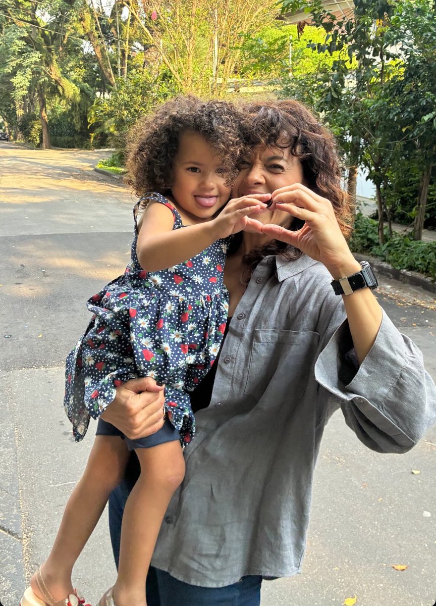bidenovela's tweet photo. ai não to aguentando com elas 😭🫶🏽 #dnadocrime https://t.co/XScKZ1kpBD