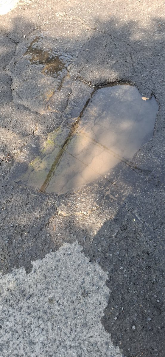 mleylaarthur's tweet photo. @aguas_andinas Hace 1 mes que les informe de este problema,  aun sigue y peor https://t.co/cW7g28f7nz
